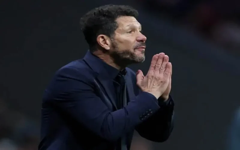 أتلتيكو مدريد يحسم ملف بقاء المدرب سيميوني بعقد مستمر حتى عام 2027